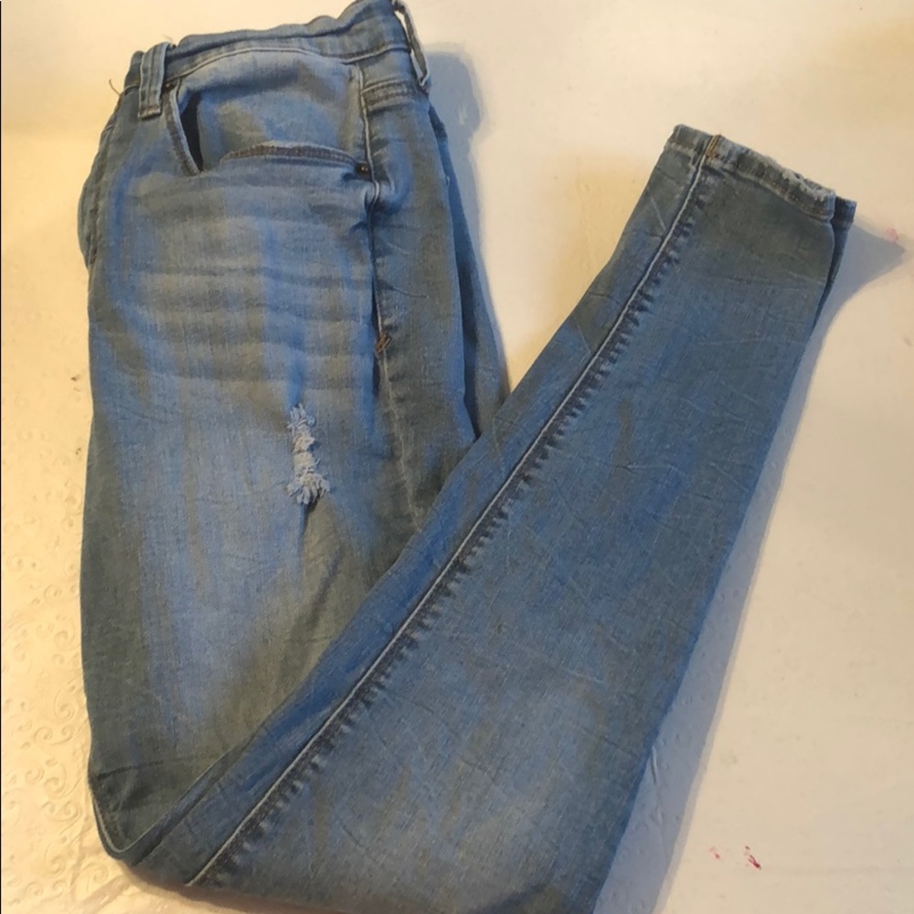 ❤️ 3/60 Mudd distressed blue jeans